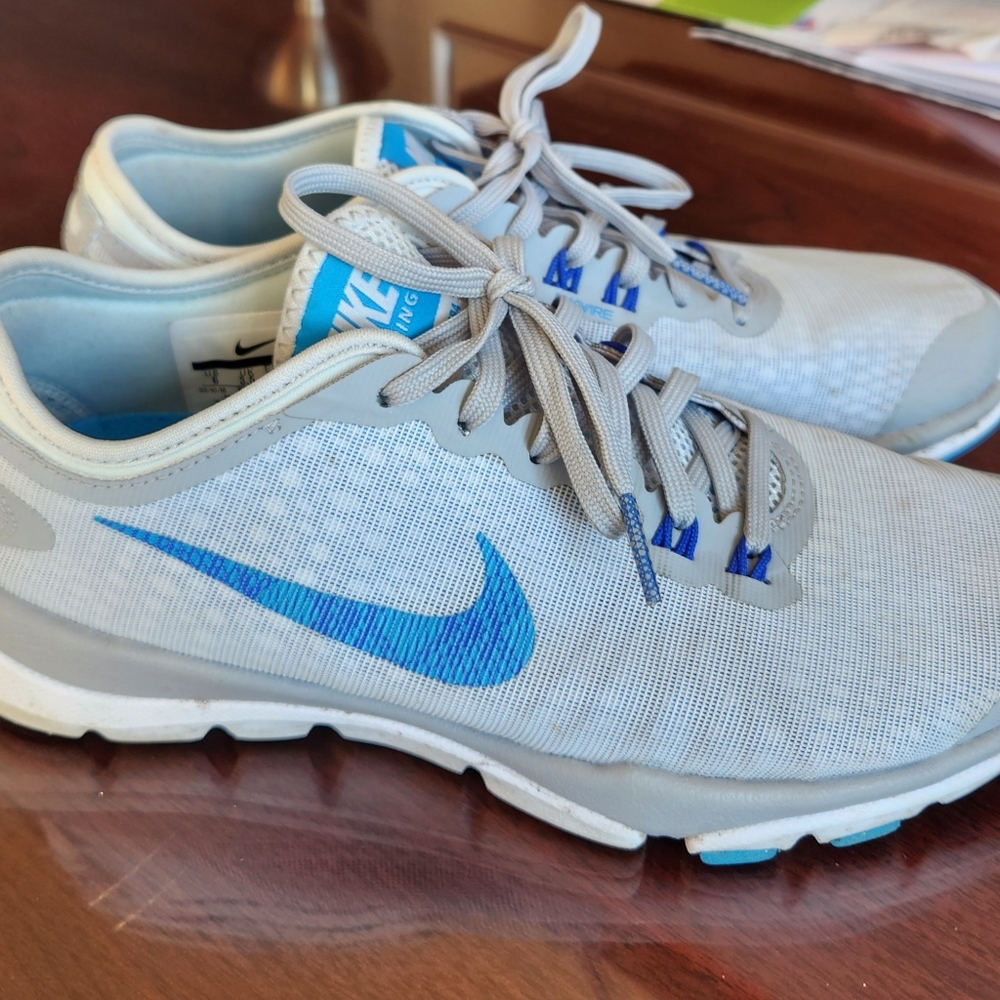 Women's Size 6 Nike Gray and Blue Training Flex Supreme TR4